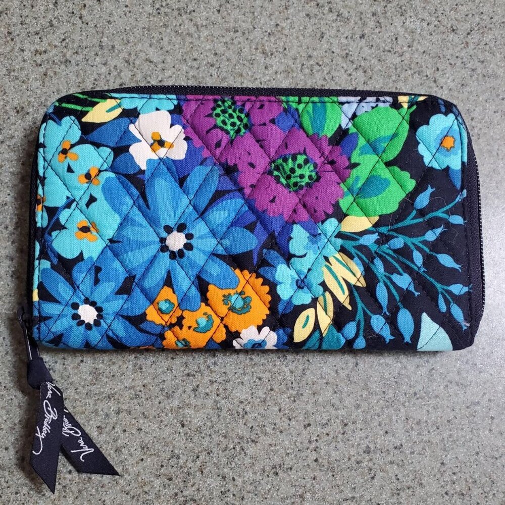 NWOT Vera Bradley Wallet Midnight Blues RETIRED